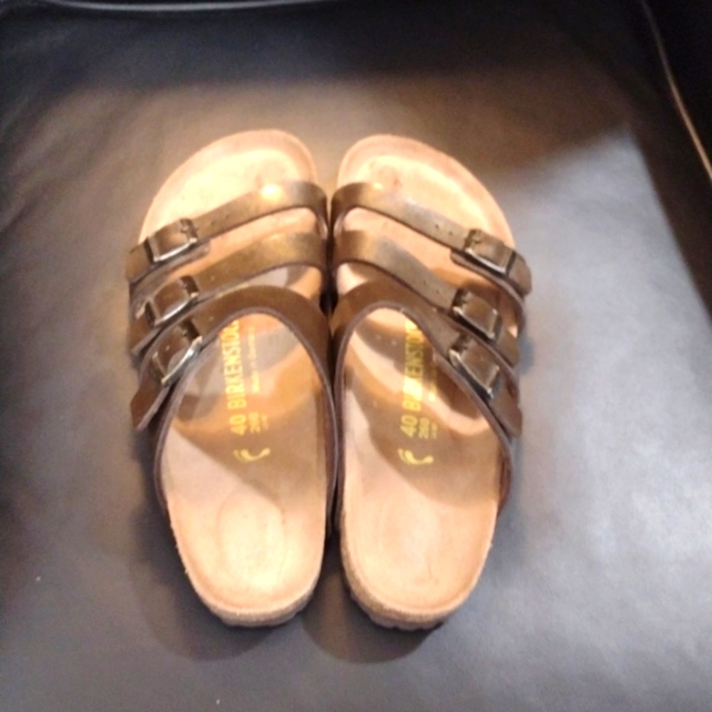 Birkenstock ladies 3 strap sandal in excellent condition, size 40 (9).